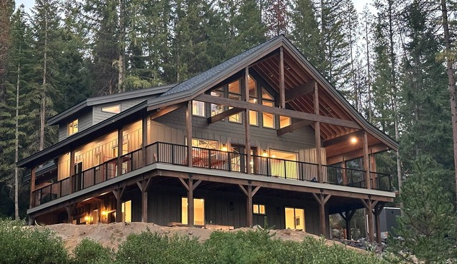 New Luxury Chalet-3 Ensuites 2K/1Q, Cowhorn Views, Crater Lake & Willamette Pass