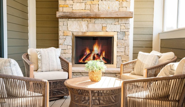 NEW LUXURY Condo - Walk to The Abbey! Sleeps 10! Fontana-on-Geneva Lake