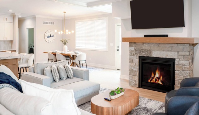 NEW Luxury 1st floor condo - Walk to the Abbey Resort, Sleeps 8!