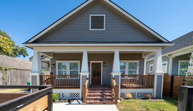 New Luxurios & Modern 3 BR Villa in the Heights