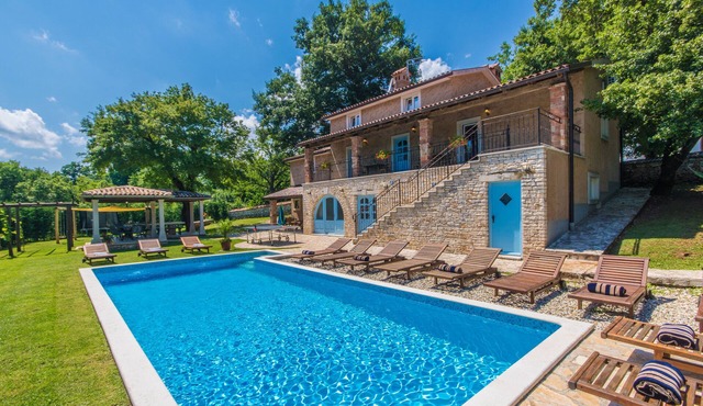 New, luxurious and beautiful pool Villa Lord House