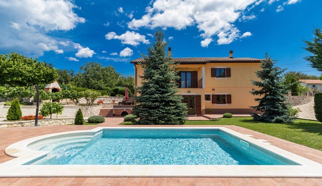 New luxurious and modern Villa, 5 minutes from the nearest beach