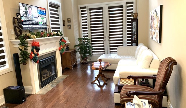 New Luxurious Executive House - Upper Beaches Toronto