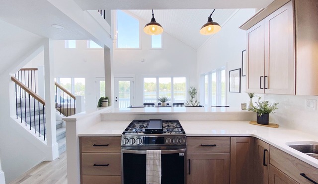 [New!] Luxurious Lake Front Getaway!