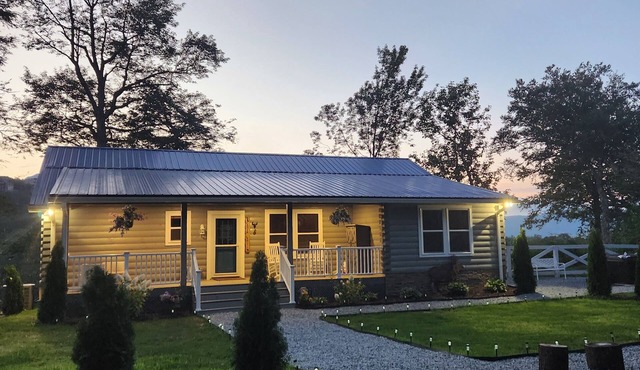 New Luxurious Mountain Escape with Spa & Views