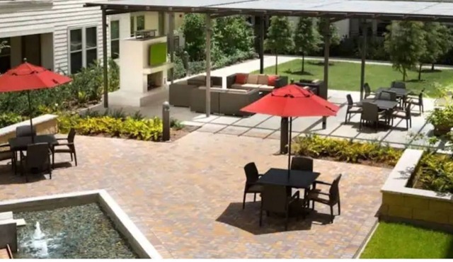 New Luxury 1- bedroom unit with a rooftop pool.