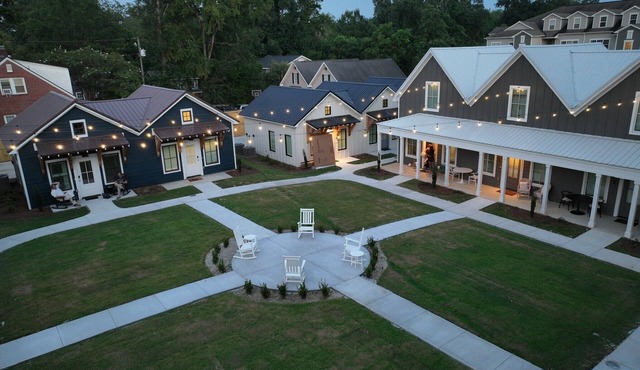 New Luxury 1BR Cottage in Downtown Auburn!