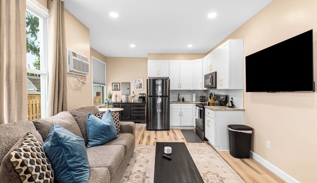 New! Luxury 1BR Flat near Downtown Mount Clemens