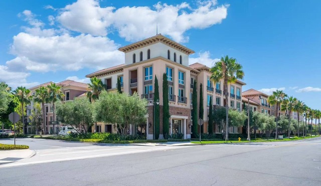 New Luxury 1BR Stay in the Heart of Irvine