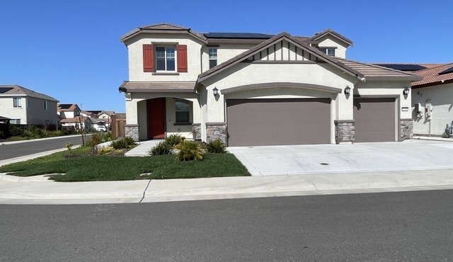 New Luxury 2,850 Square Feet House with EV Level 2 Charger in Great Location