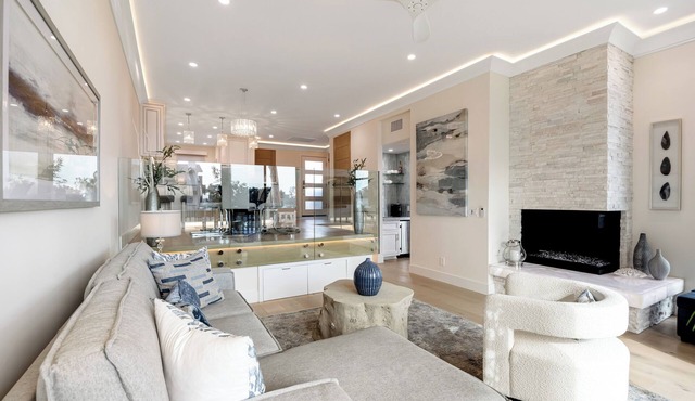 New Luxury 2BR 2.5BA Condo w Amenities + Prime Long Beach Location +Marina Views