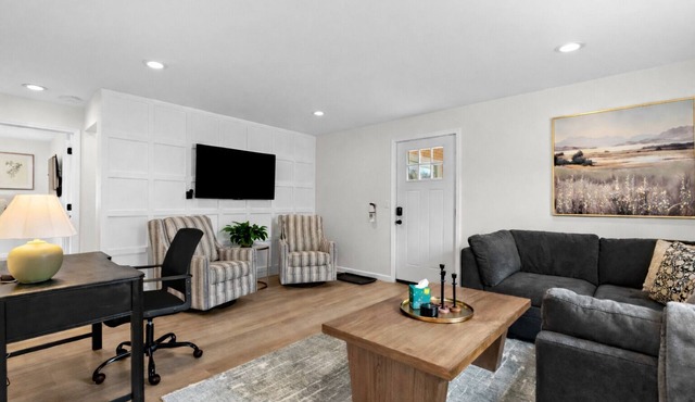 New! Luxury 2BR Suite | 20 min to Downtown Detroit