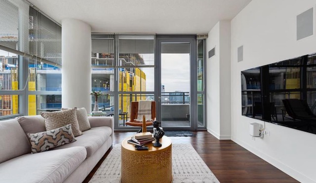 New Luxury 3 Bdr Apt in Chicago C9