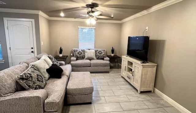New Luxury 3 Bed 2 1/2 Bath Duplex