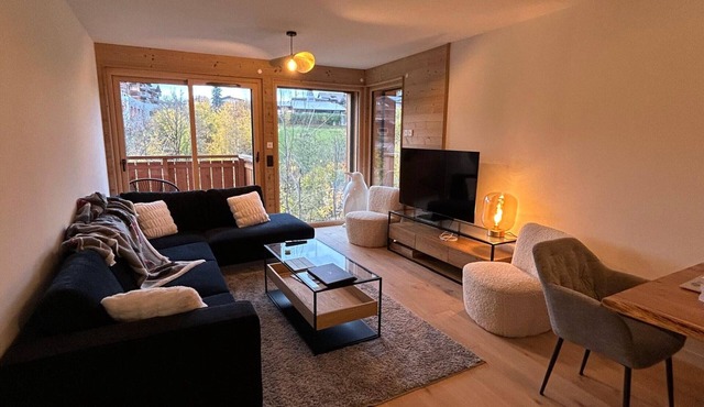 New! Luxury 3-bedroom apartment with balcony and covered parking