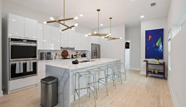 New Luxury 3 story Townhome in Trinity Groves