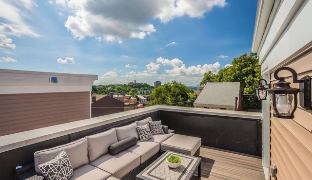 New, Luxury 3B+Rooftop & Garage - 5 min to UC Hospital, Downtown