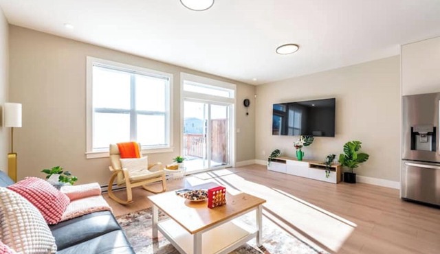 New Luxury | 3BR/3BA, 2 Living rooms, Kitchen - Home in Halifax
