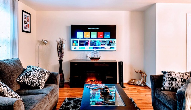 New!!! Luxury-3BR-Townhome w/ Free Wifi and Parking