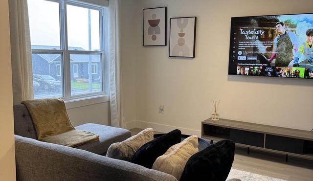 New Luxury 4-Bedroom Getaway, St. John's| 3.5 Bath| Free Parking| Private Patio