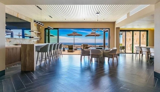 New Luxury 5 Bed Home- Private Pool & Quivira Golf Club