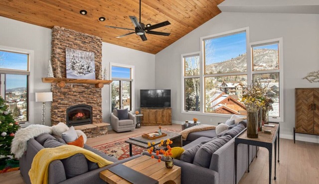 New Luxury 5bedroom, Gondola Views, Close to Mt