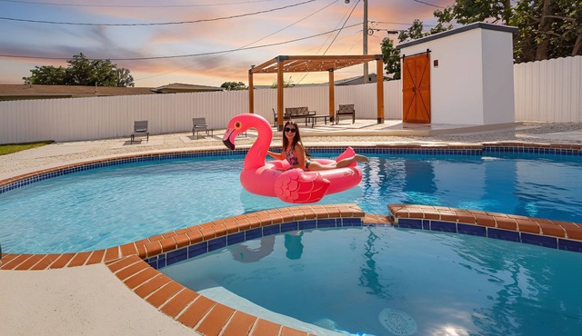 NEW! Luxury 5BR Villa*Private Pool*BBQ*Game Room