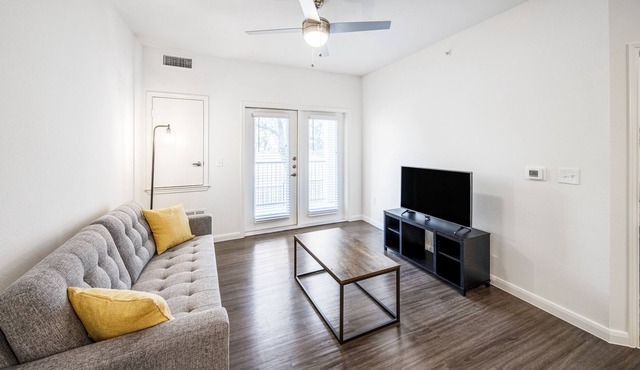 New Luxury Apartment In the Heart of Medical District | Gym | Pool | WIFI | PRKG