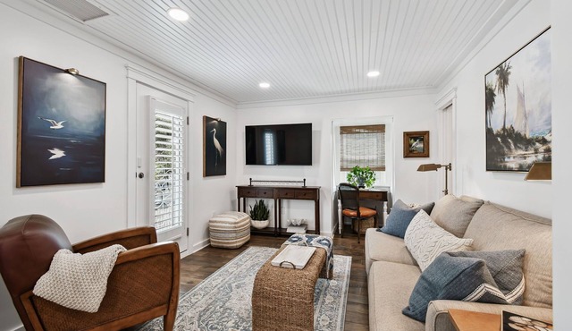 New luxury apartment in Seminole. Less than 5 minutes to Gulf beaches!