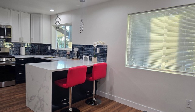 New Luxury apartment with AC/Free parking