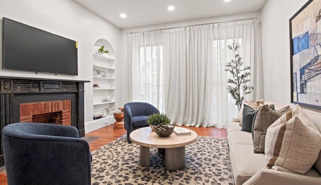 NEW Luxury Apt | King Beds | En Suite Bathrooms