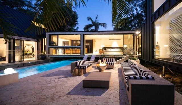 NEW Luxury Avalon House With Pool, Walk To Beach