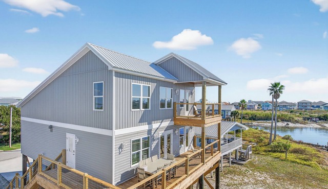 New Luxury Bayfront Cottage, Kayaks, Views, Boat-Friendly & Walk to Gulf!