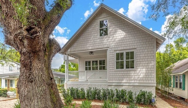 New Luxury Beach House! 300 feet to beach, walk to Crab Daddys, Brewery, & Shops