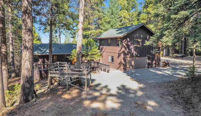 NEW! Luxury Cabin W/Deck, views & Playground! Pool, Slots, Fun, Snow !