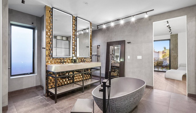 NEW Luxury Concrete Home : Only Minutes from the Beach!
