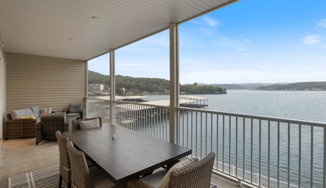 New Luxury Condo Near the Cave