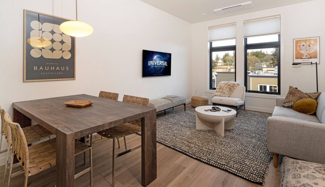 New Luxury Condo! Downtown Friday Harbor! HVN 303