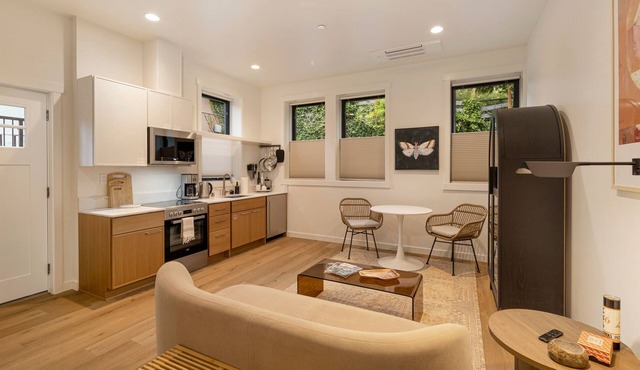 New Luxury Condo! Downtown! Ground Floor - Haven 103