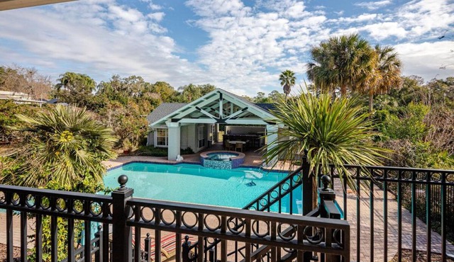 NEW Luxury Country Club Hot tub Gym Pool House Outdoor Kitchen EVENTS