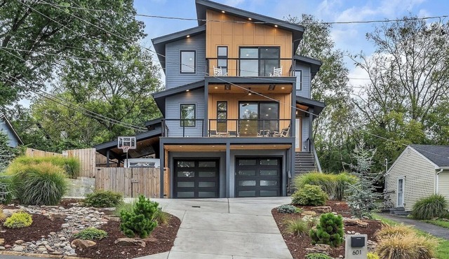 New Luxury Custom House near Downtown, spacious & modern with Fun Amenities!