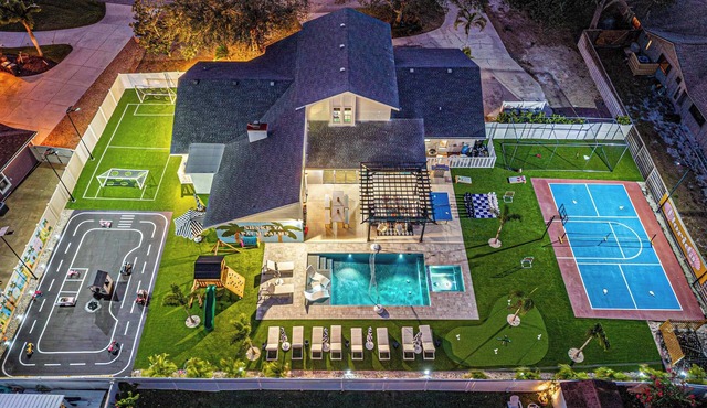 New! Luxury Estate, 10 min to Beach, Sleeps 28