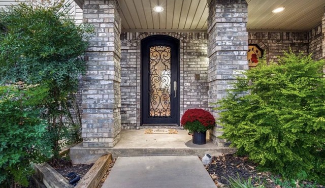 New! Luxury Gateway w/Home Theater & Decks!