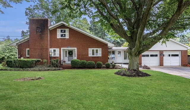 New Luxury Home! Near Princeton Sleeps 7