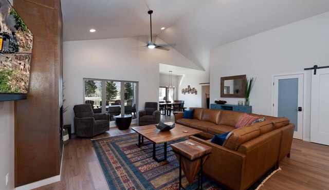 New Luxury Home 12 min. to Durango - AC - Hot Tub/Game Room - Mtn. Views