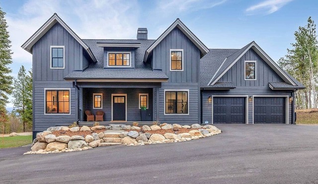 New Luxury Home in a Private Forest Setting