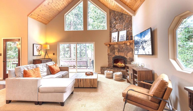 New! Luxury home in Arnold: Views, Hot Tub, + Pets OK