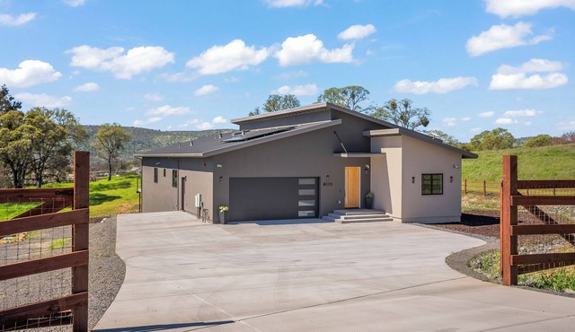 NEW Luxury Home in the Heart of Copperopolis