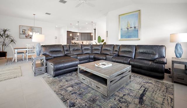New Luxury Home in The Villages! Near Brownwood Towne Center! Comfy Beds!