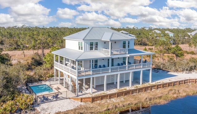 New Luxury Home - Private Heated Pool, Dogs Welcome, Quiet Beach